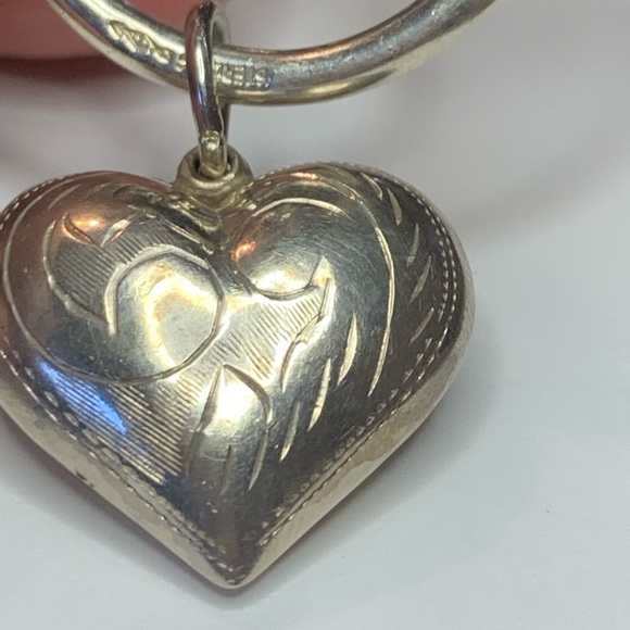 Elegant Silver Heart Pendant keychain holder with screw off ball. Marked/tested - Picture 4 of 7